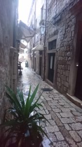 The narrow alleyways in Dubrovnik