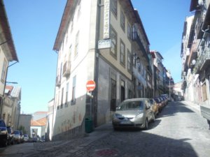 The narrow streets of Porto, one to go up, one to go down